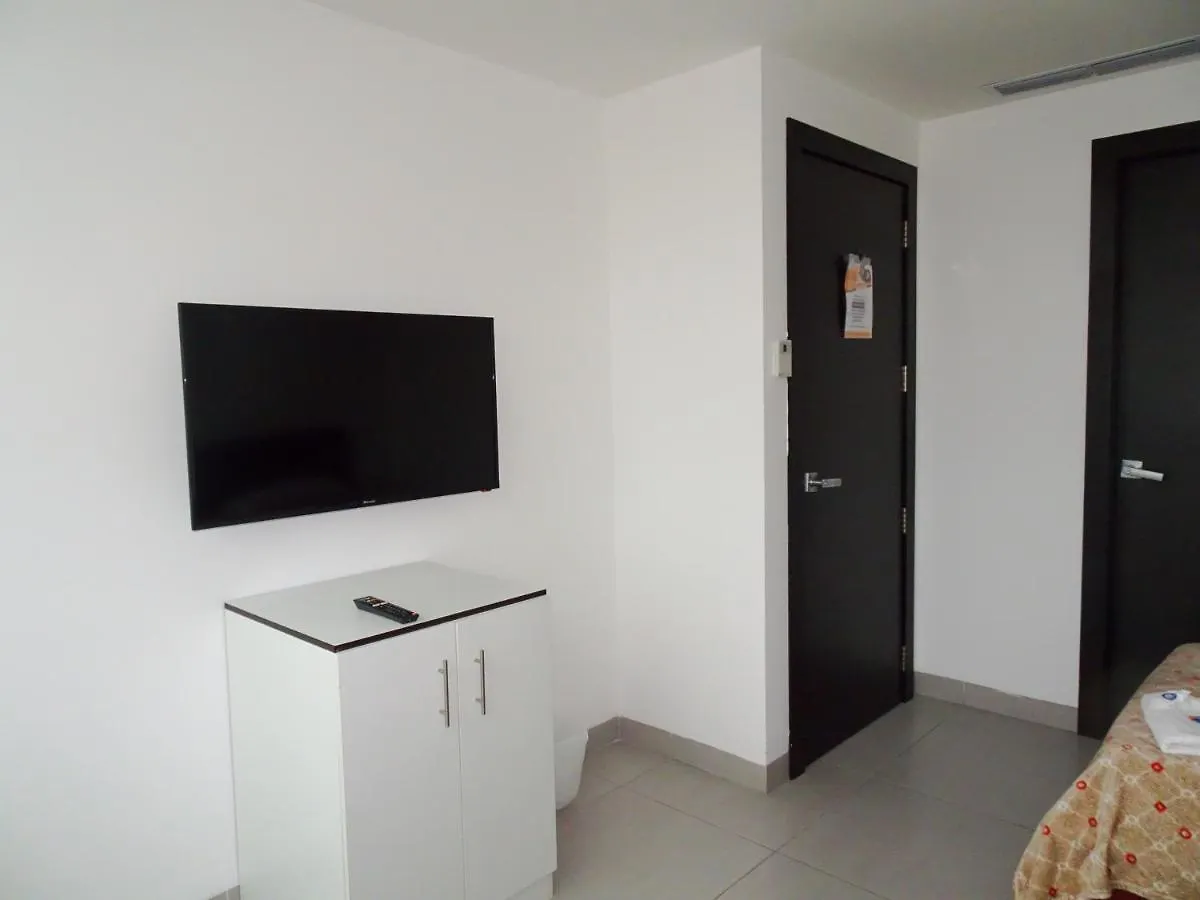 Проживание в семье 1340 Quo Habitacion En Lujoso Departamento A 1 Minuto Del Aeropuerto Гуаякиль